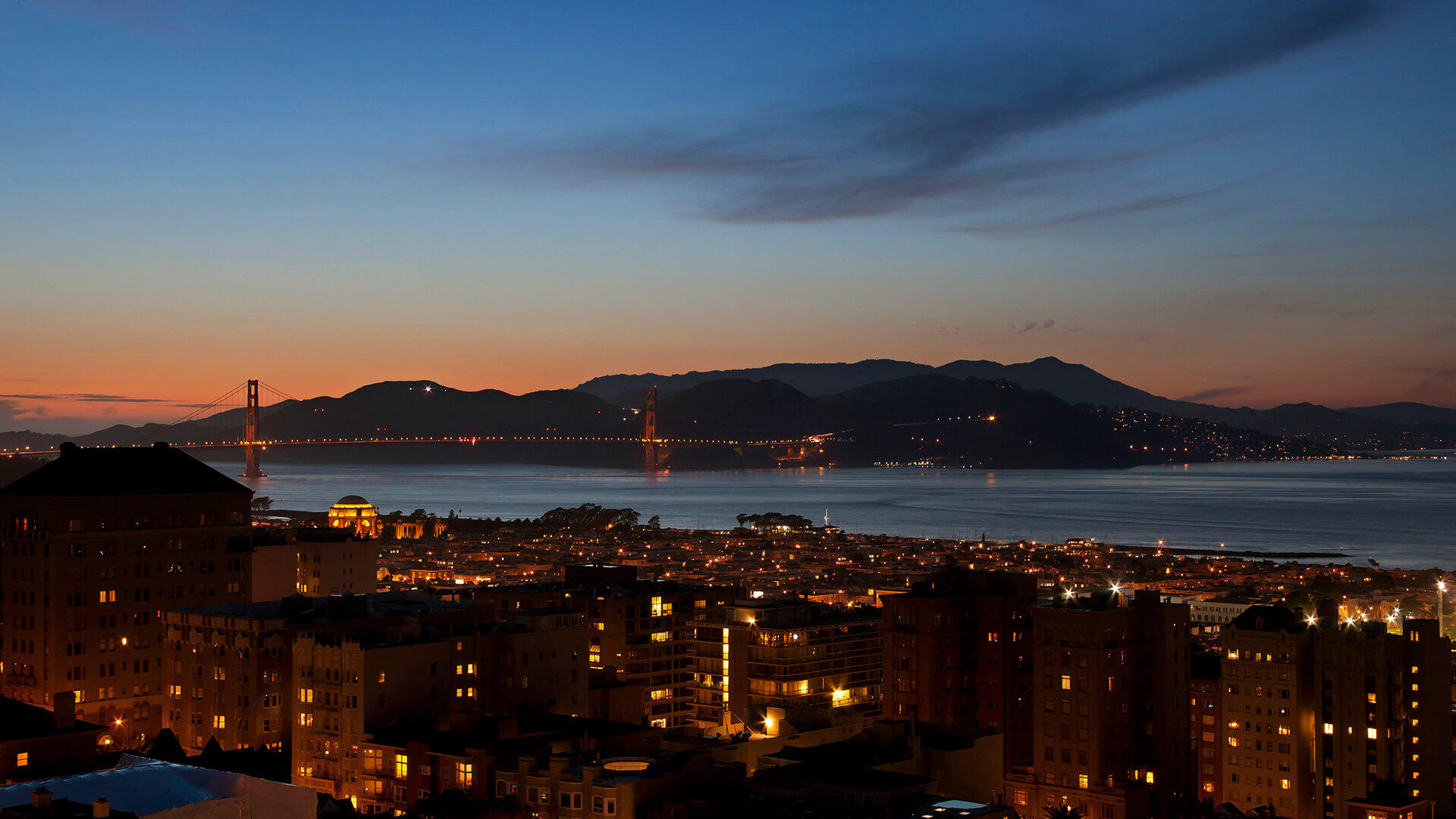 Golden Gate Bridge at night